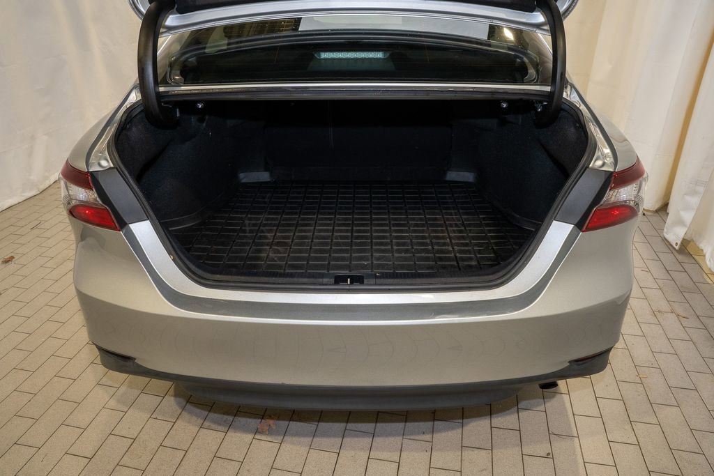 Used 2021 Toyota Camry LE image 6