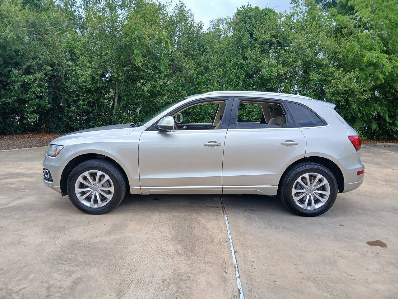 Used 2016 Audi Q5 2.0T Premium Plus w/ Technology Package AWD/4WD image 4