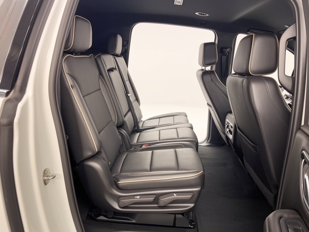Used 2024 Chevrolet Suburban Premier RWD image 29