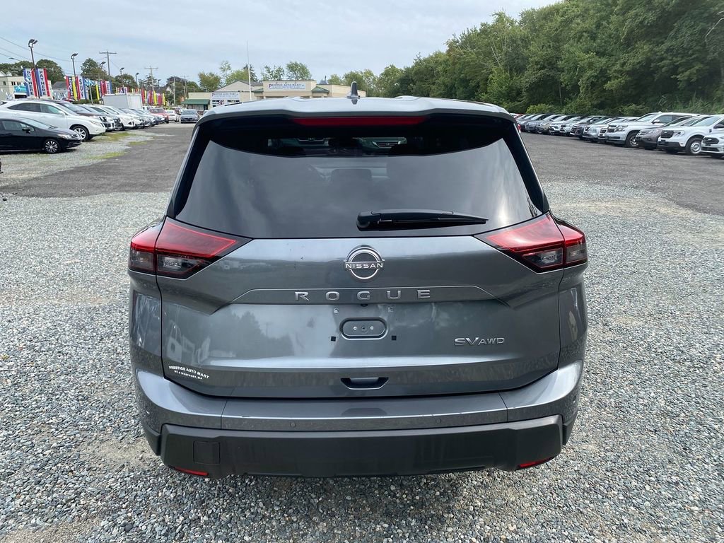 Used 2024 Nissan Rogue SV image 6