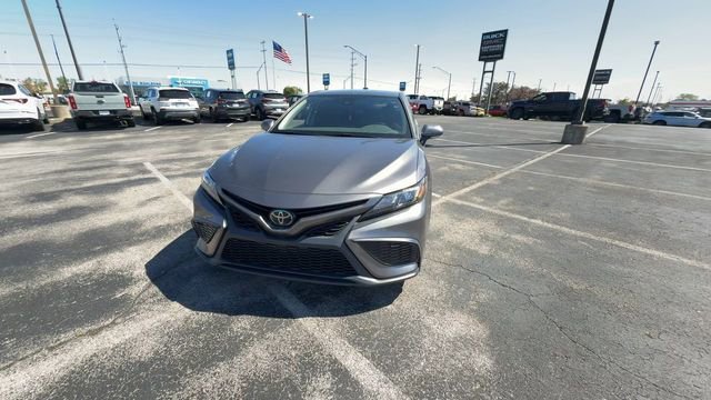 Used 2023 Toyota Camry SE w/ Cold Weather Package FWD image 3