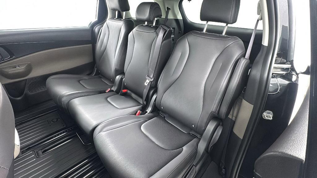 New 2026 Kia Carnival FWD image 12