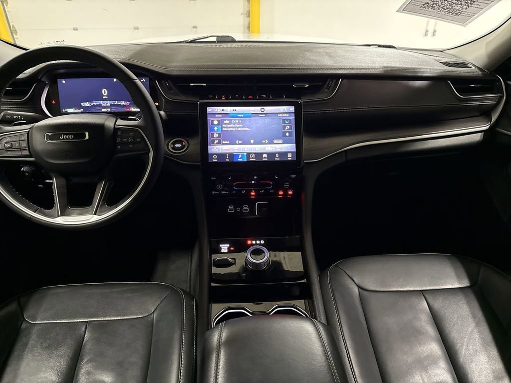 Used 2023 Jeep Grand Cherokee L Limited w/ Black Appearance Package image 10
