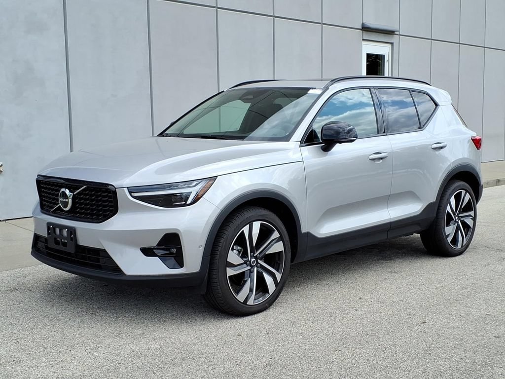 Certified 2023 Volvo XC40 B5 Ultimate w/ Protection Package Premier