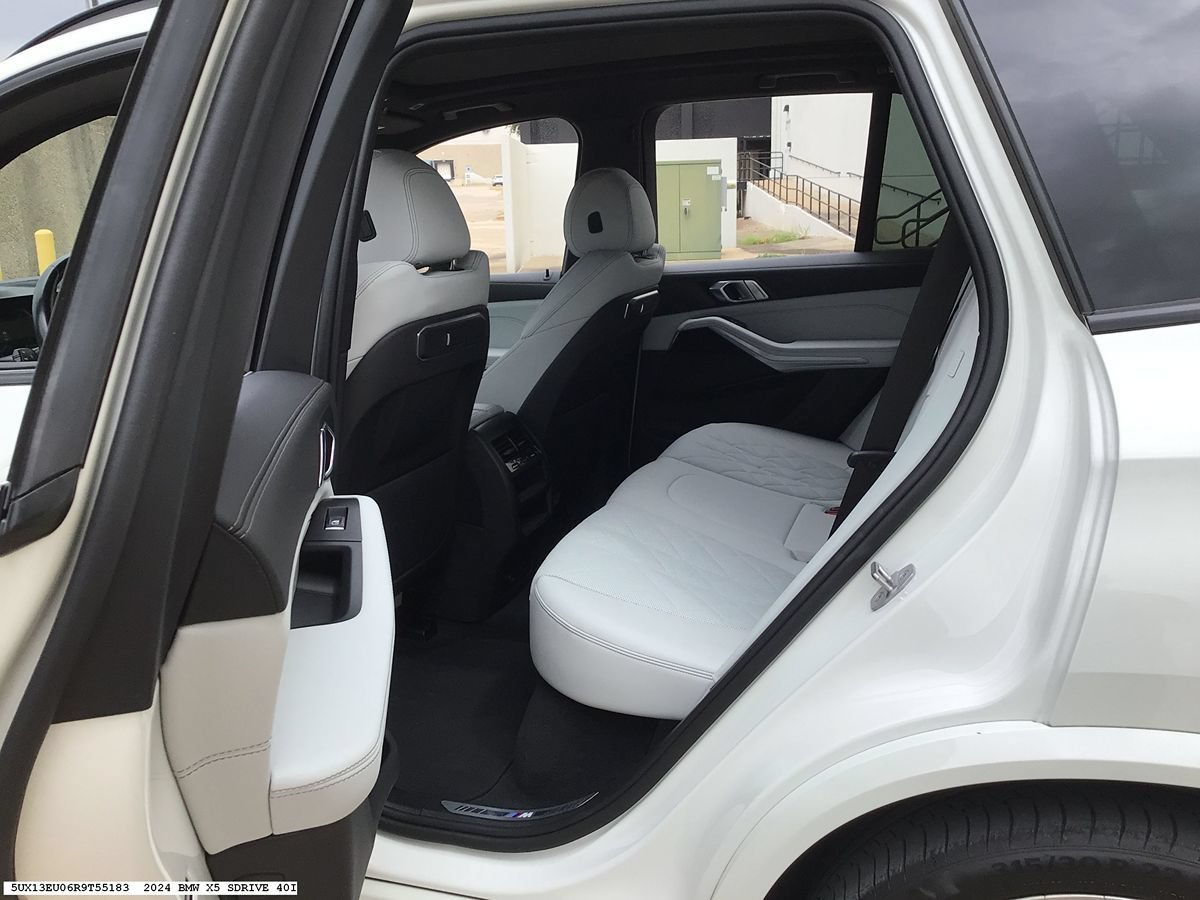 Used 2024 BMW X5 sDrive40i w/ M Sport Package RWD image 9
