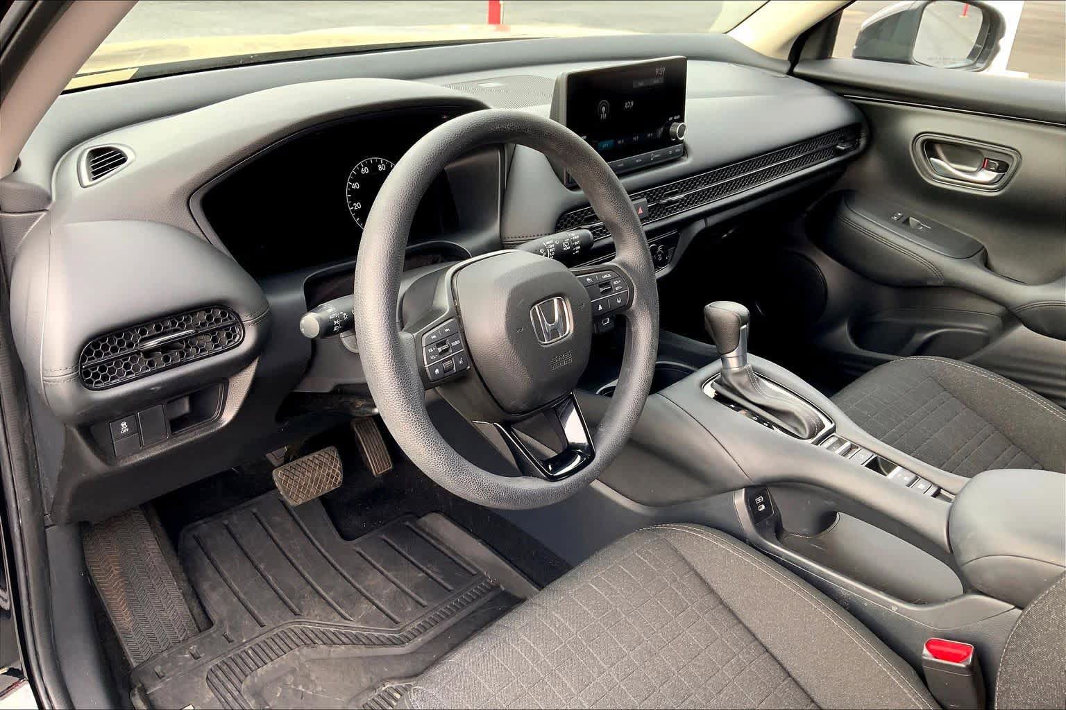 Used 2025 Honda HR-V LX image 18