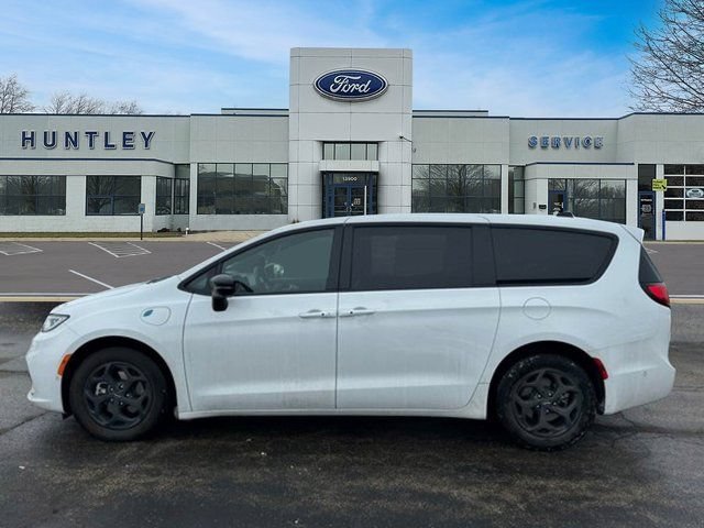 Used 2024 Chrysler Pacifica Limited FWD image 6