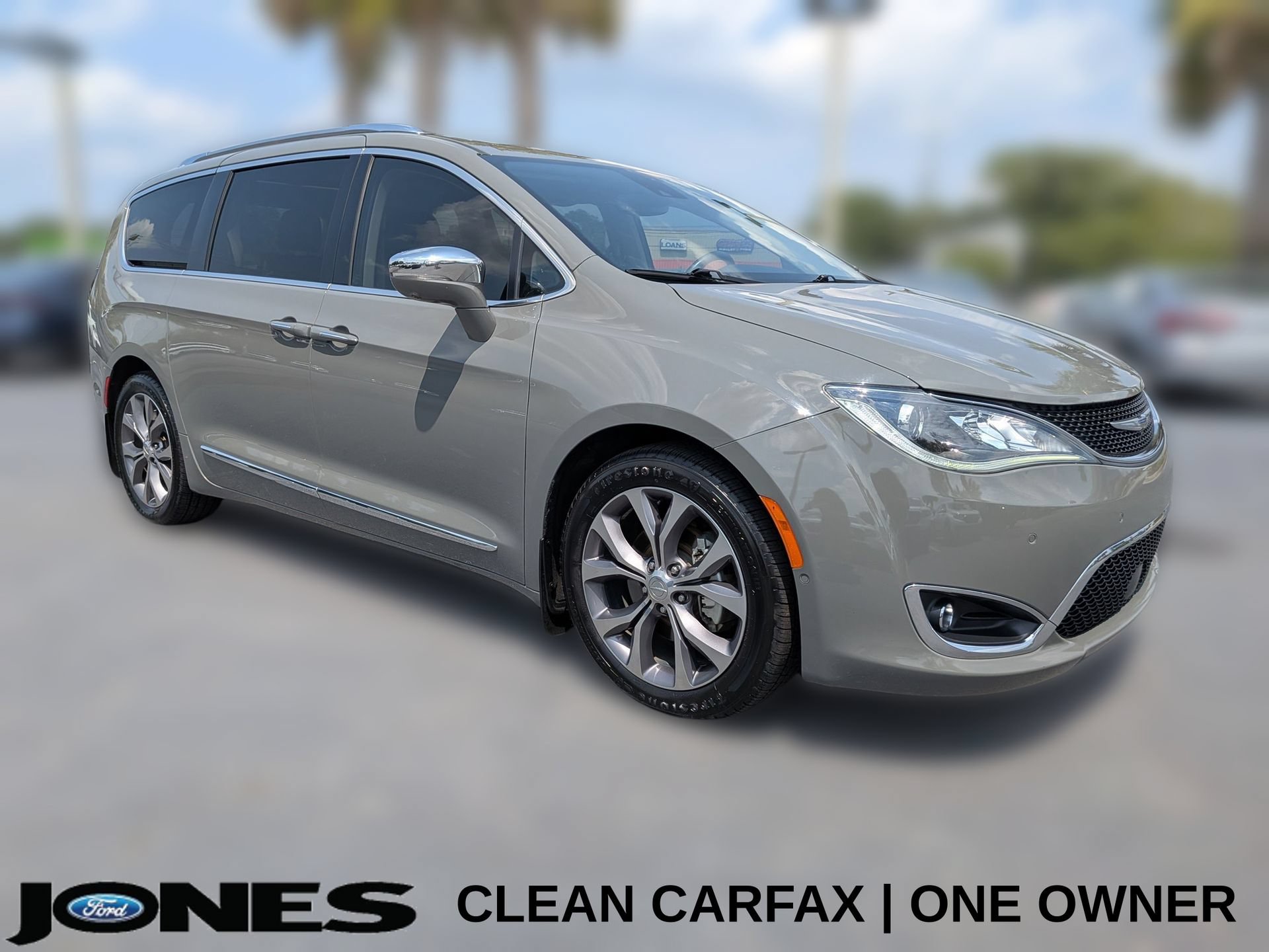 Used 2020 Chrysler Pacifica Limited w/ Tire & Wheel Group
