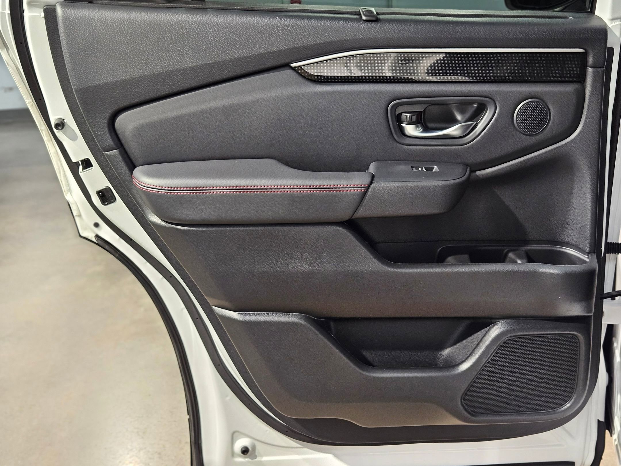 Used 2025 Honda Pilot Black Edition image 34