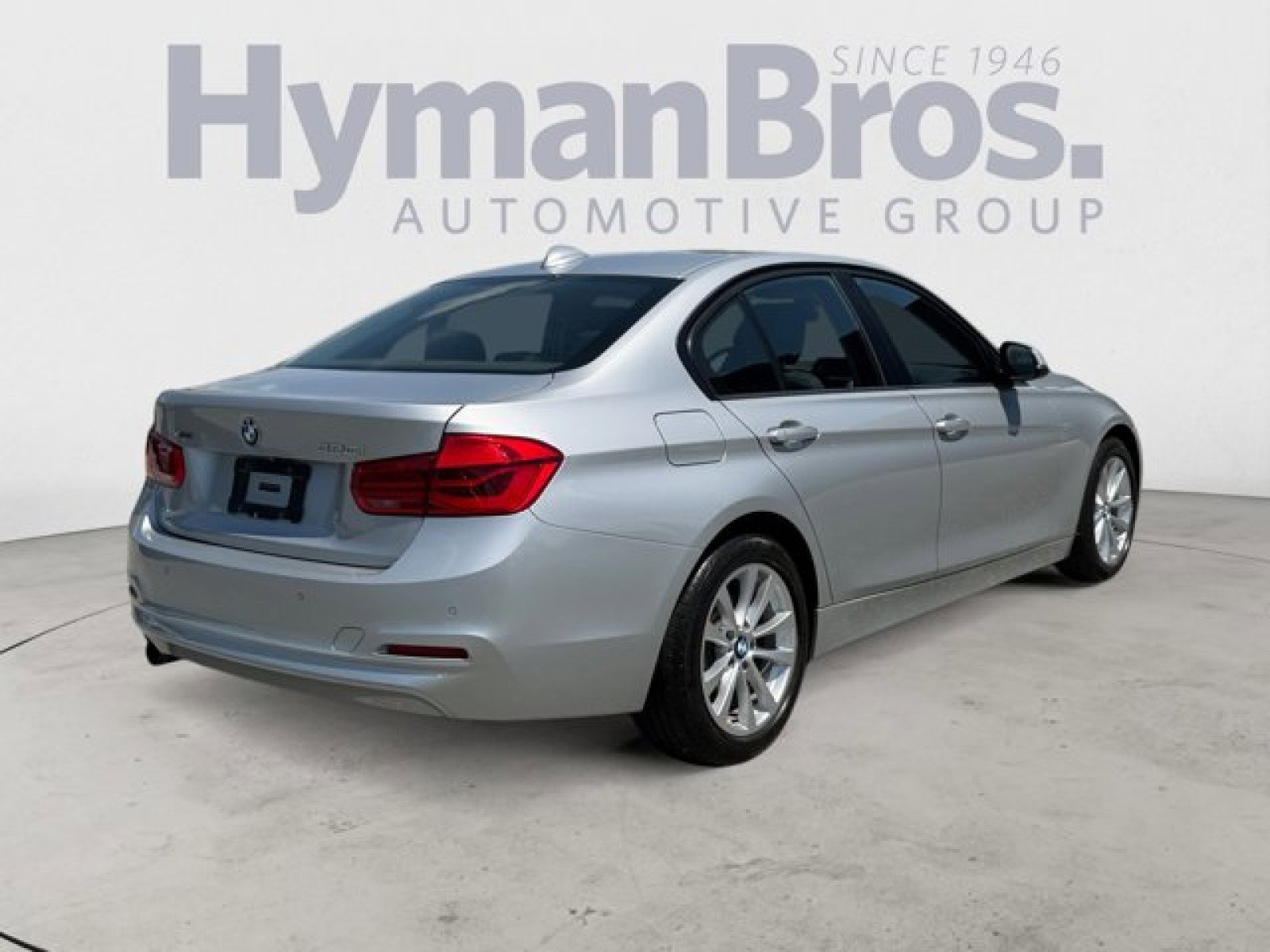 Used 2018 BMW 320i xDrive Sedan AWD/4WD image 3