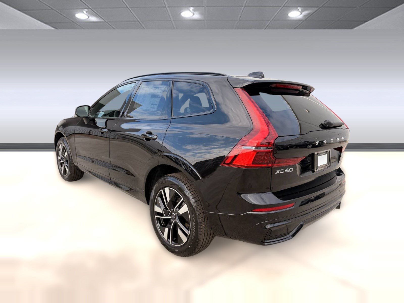 Used 2026 Volvo XC60 B5 Plus w/ Climate Package AWD/4WD image 3