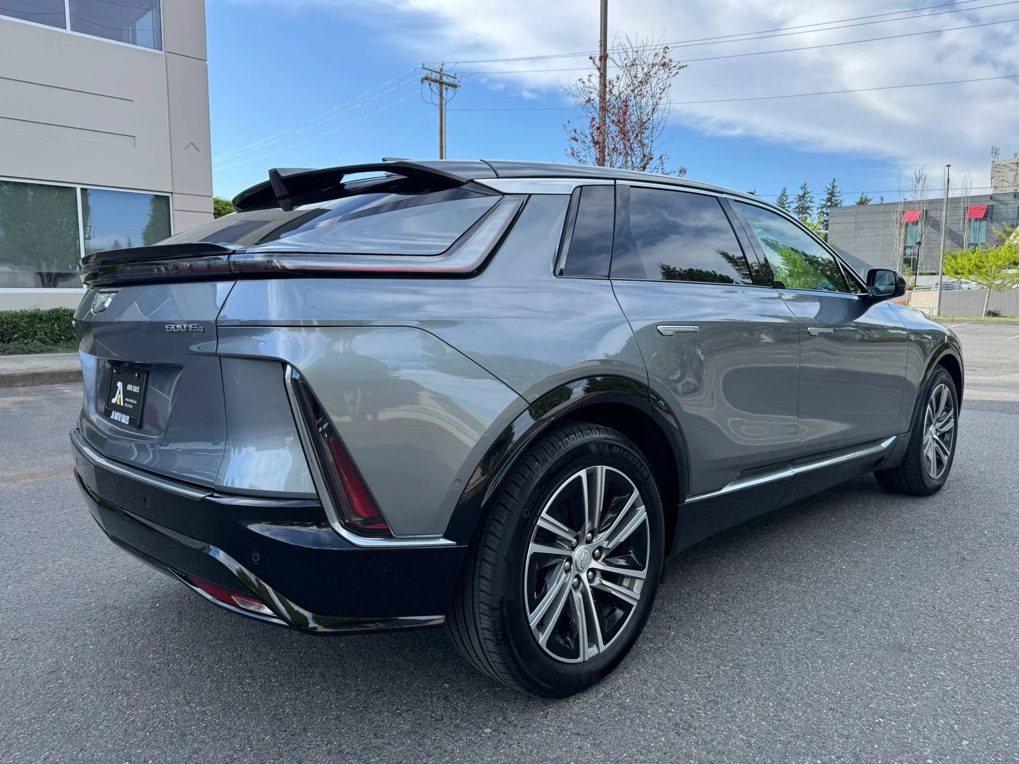 Used 2023 Cadillac Lyriq AWD image 11