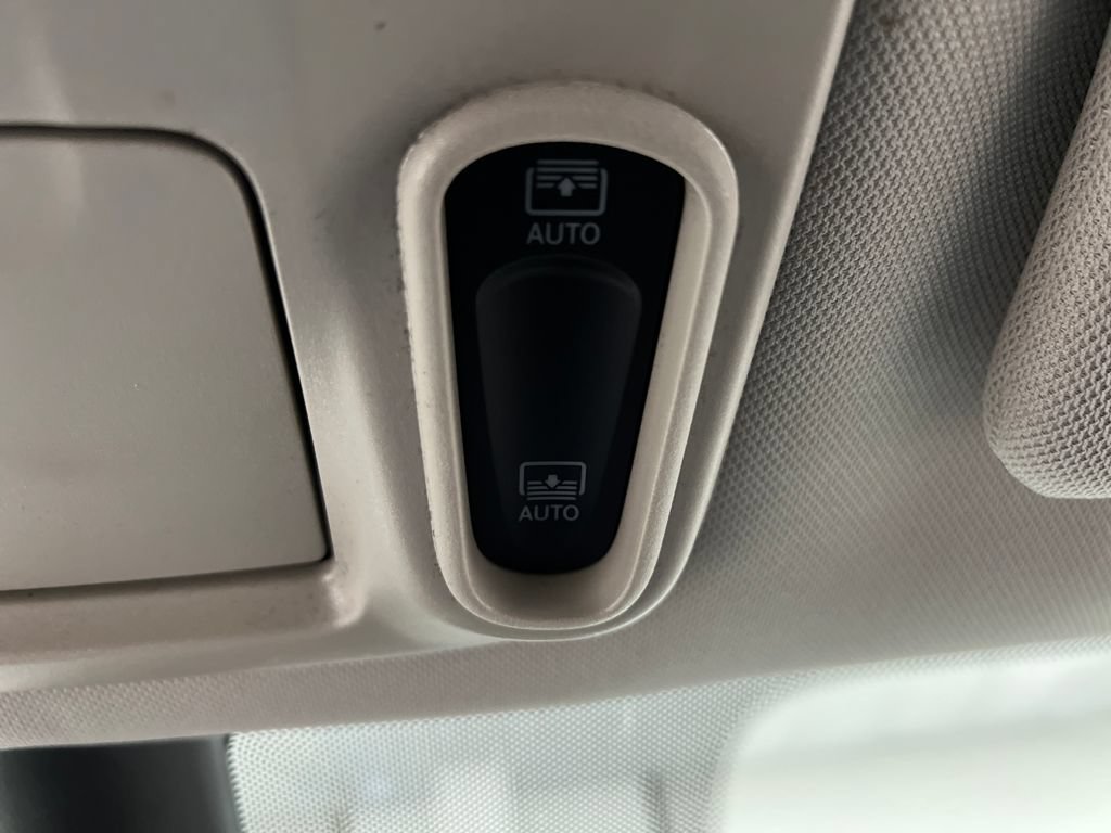 Used 2024 Chrysler Pacifica Limited FWD image 82