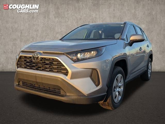 Used 2020 Toyota RAV4 LE image 3