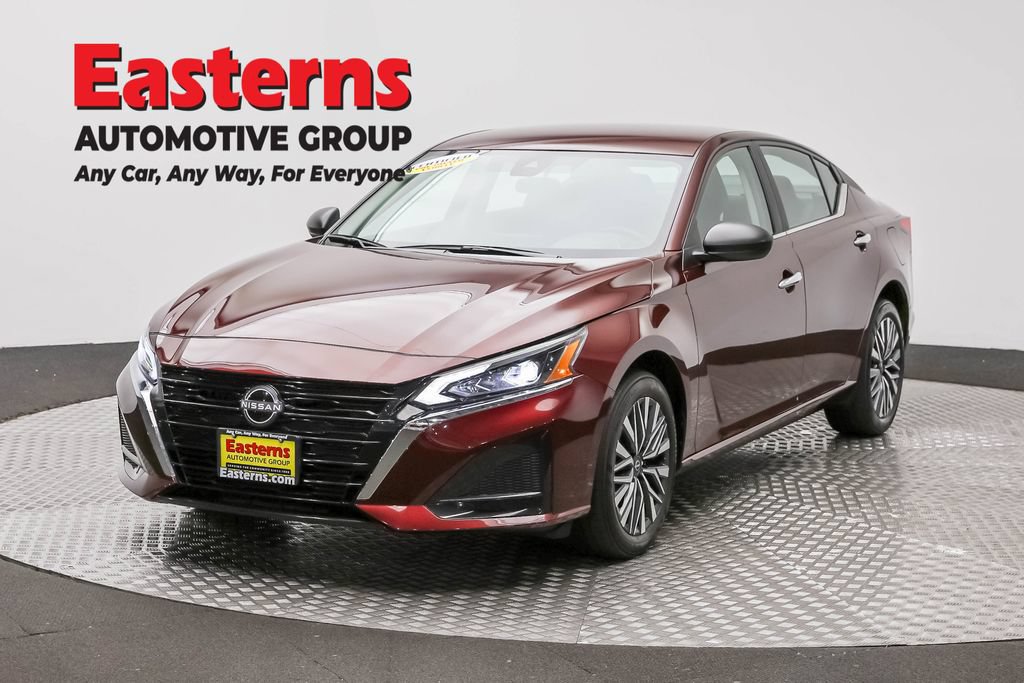Used 2025 Nissan Altima 2.5 SV AWD/4WD image 1