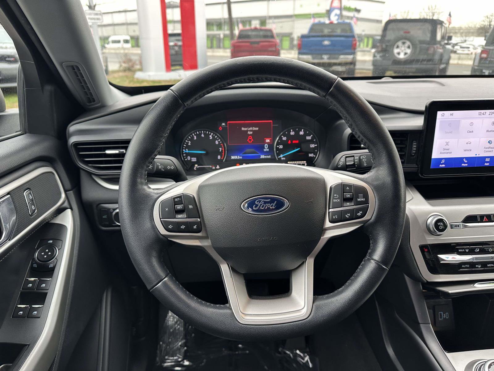 Used 2022 Ford Explorer XLT image 10