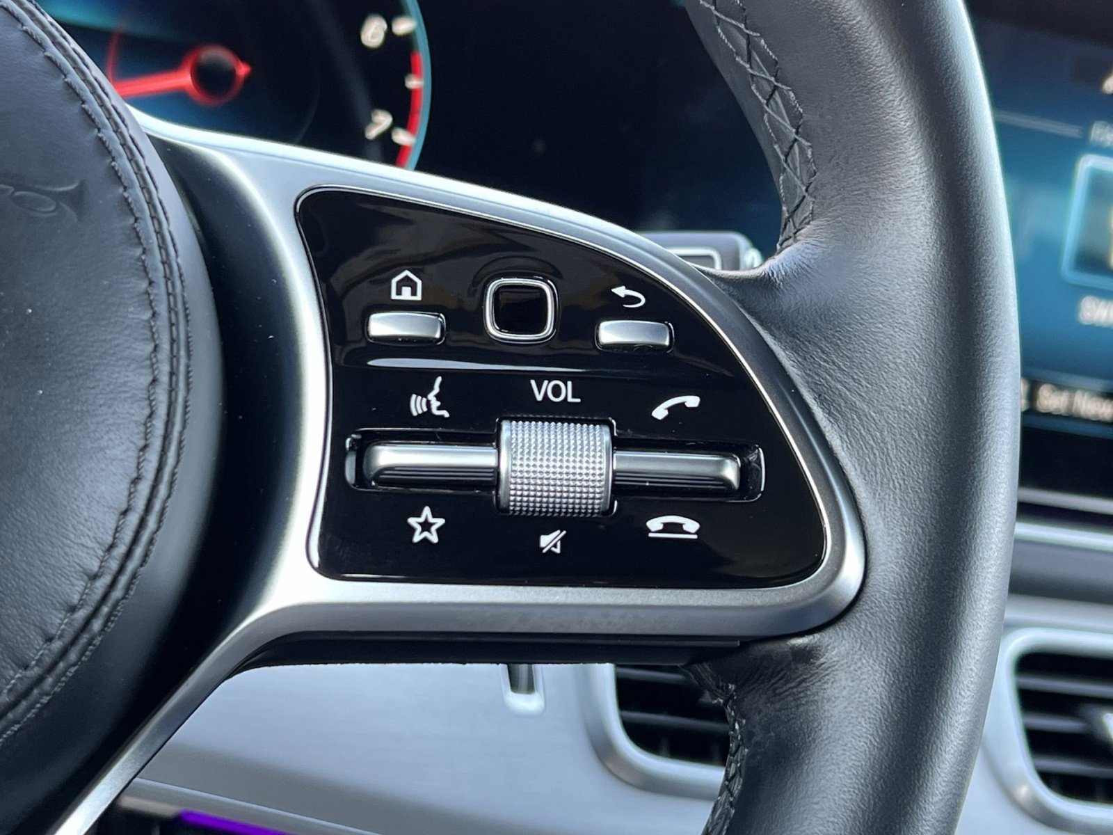 Used 2023 Mercedes-Benz GLS 580 4MATIC image 31