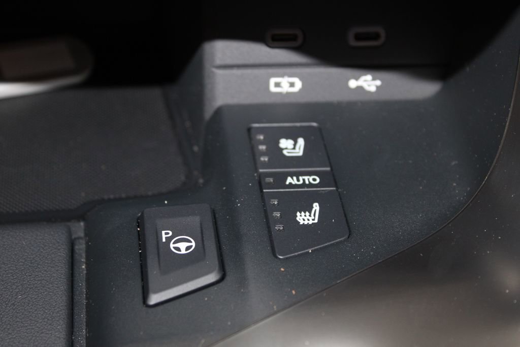 Used 2025 Lexus LX 700h Luxury image 63