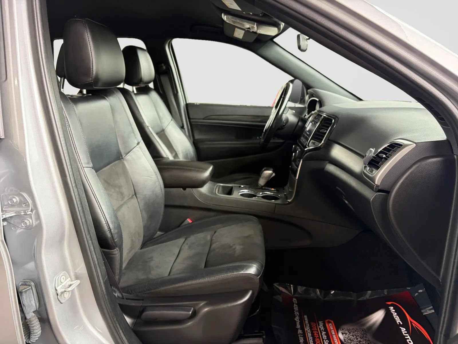 Used 2021 Jeep Grand Cherokee Laredo X AWD/4WD image 20