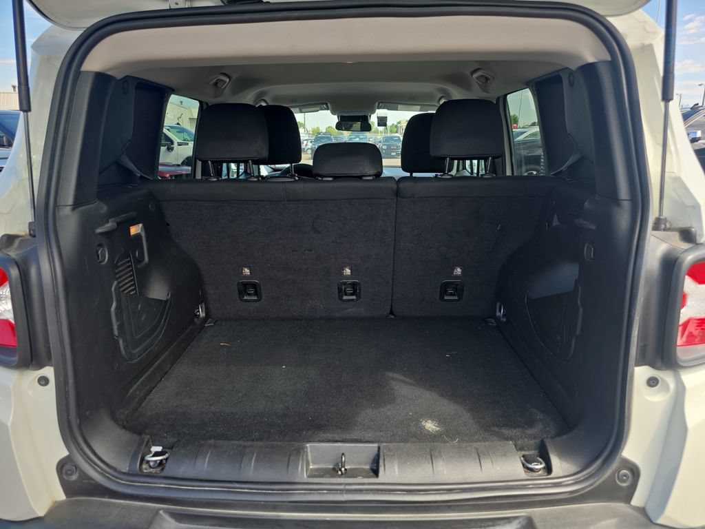 Used 2023 Jeep Renegade Latitude AWD/4WD image 17