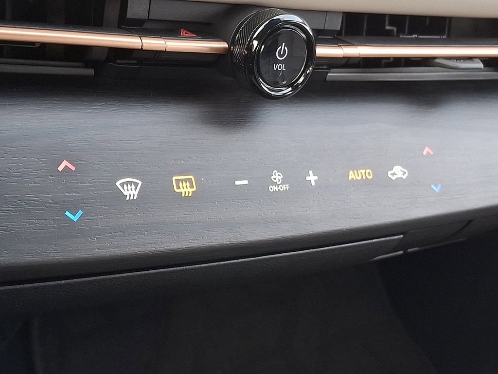 Used 2024 Nissan Ariya AWD image 14