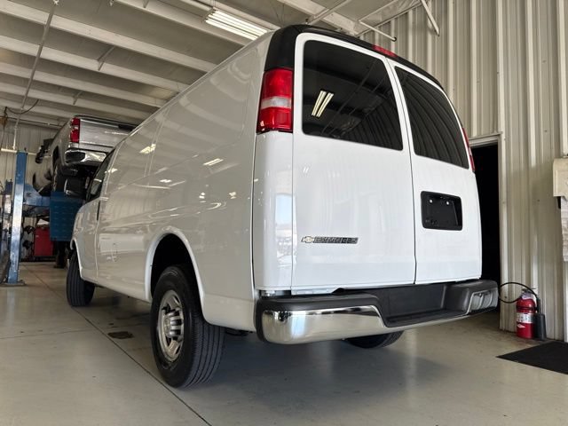 Used 2021 Chevrolet Express 2500 w/ Driver Convenience Package RWD image 5