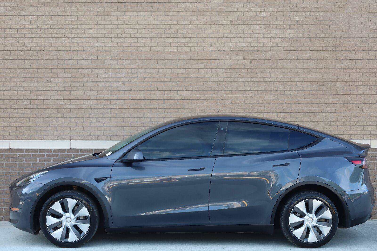 Used 2023 Tesla Model Y Long Range AWD/4WD image 2