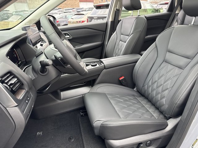New 2025 Nissan Rogue Platinum w/ Tech Package AWD/4WD image 32