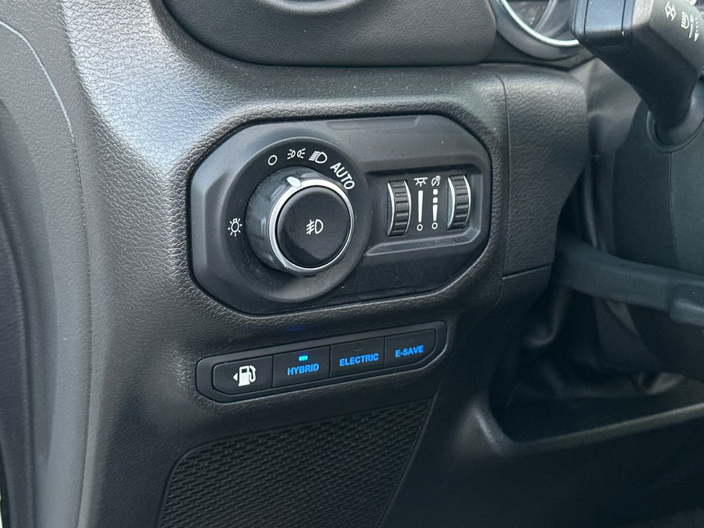 Used 2022 Jeep Wrangler Unlimited Sahara AWD/4WD image 20