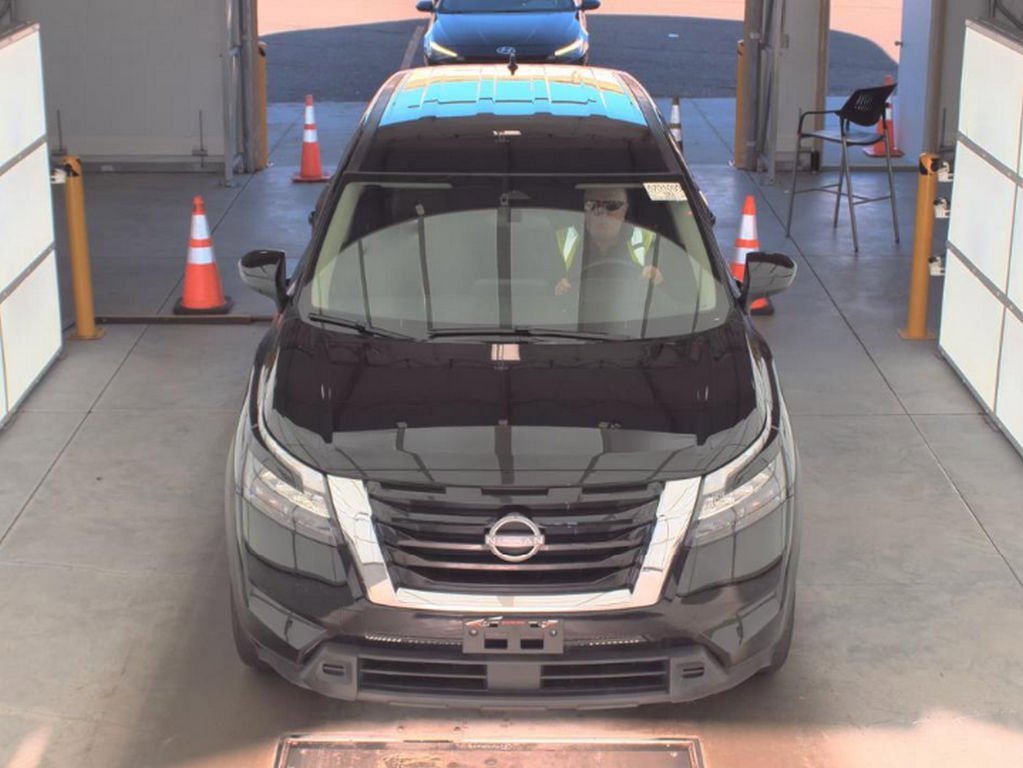 Used 2024 Nissan Pathfinder S image 3
