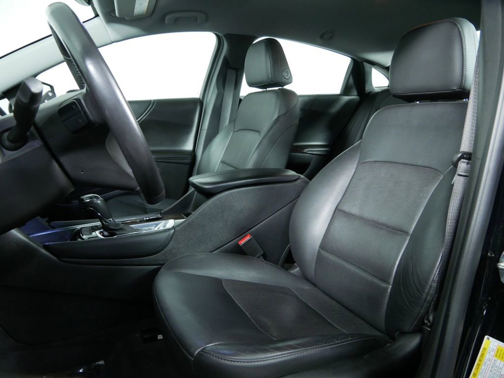 Used 2018 Chevrolet Malibu Premier w/ Driver Confidence Package image 15