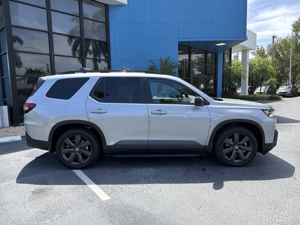 New 2026 Honda Pilot Sport image 9
