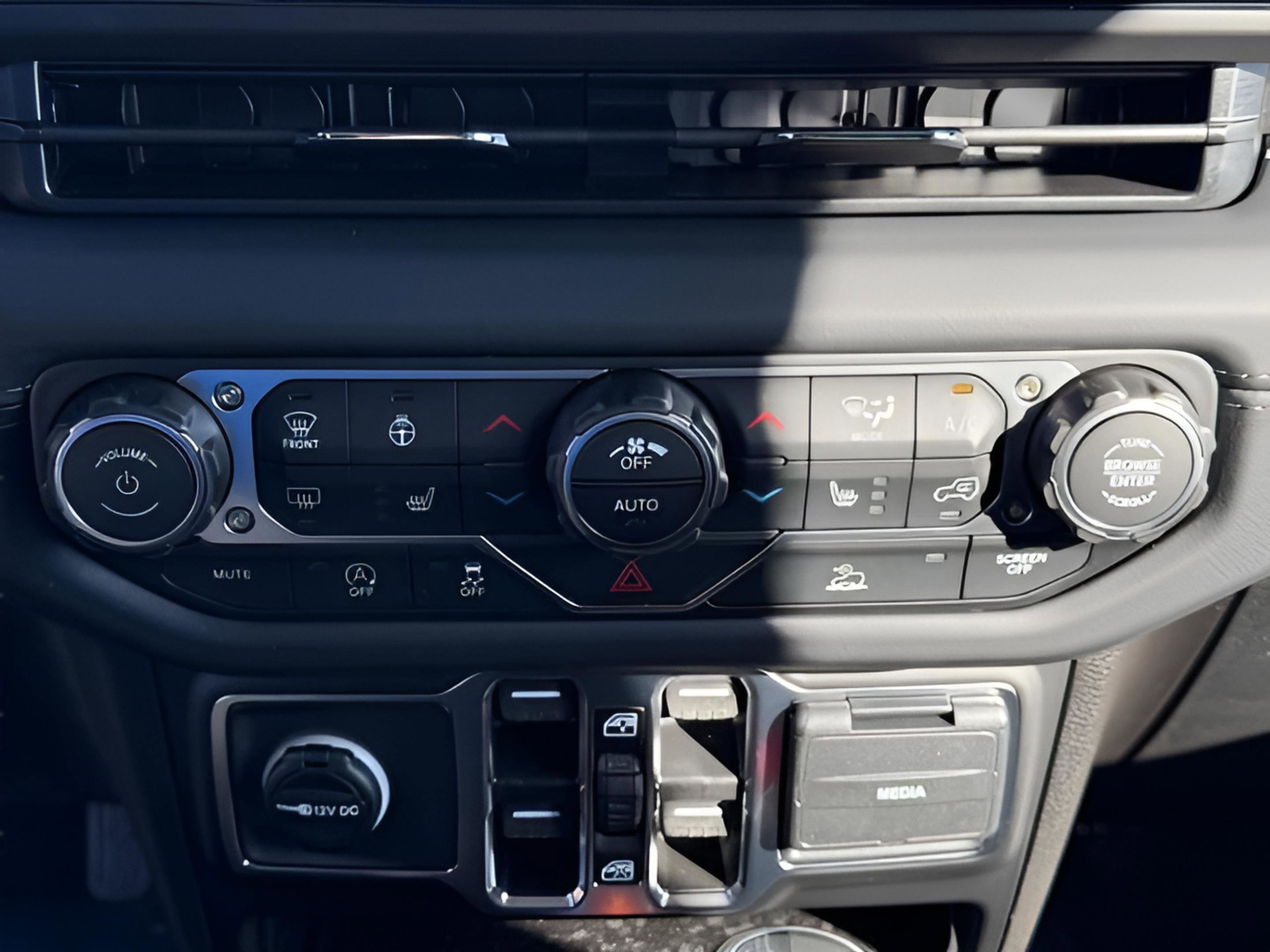 New 2025 Jeep Gladiator Sport image 25