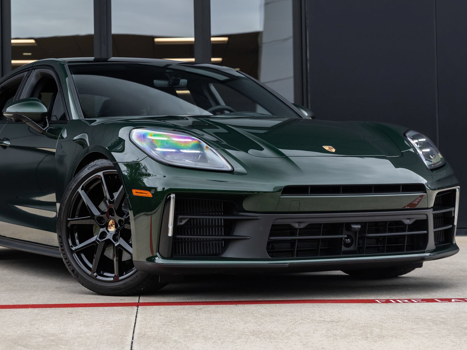 Certified 2025 Porsche Panamera image 9