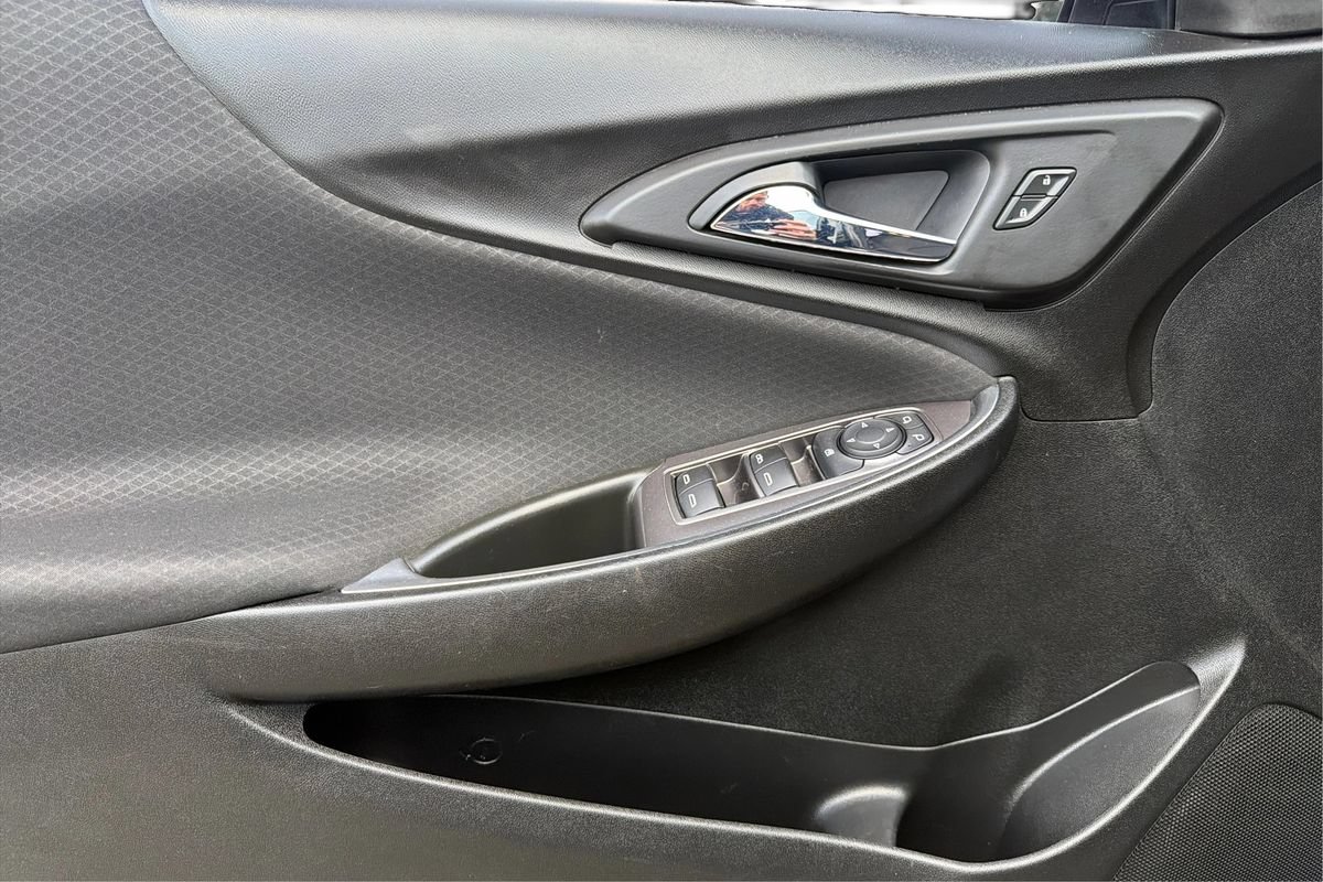 Used 2021 Chevrolet Malibu LT FWD image 19