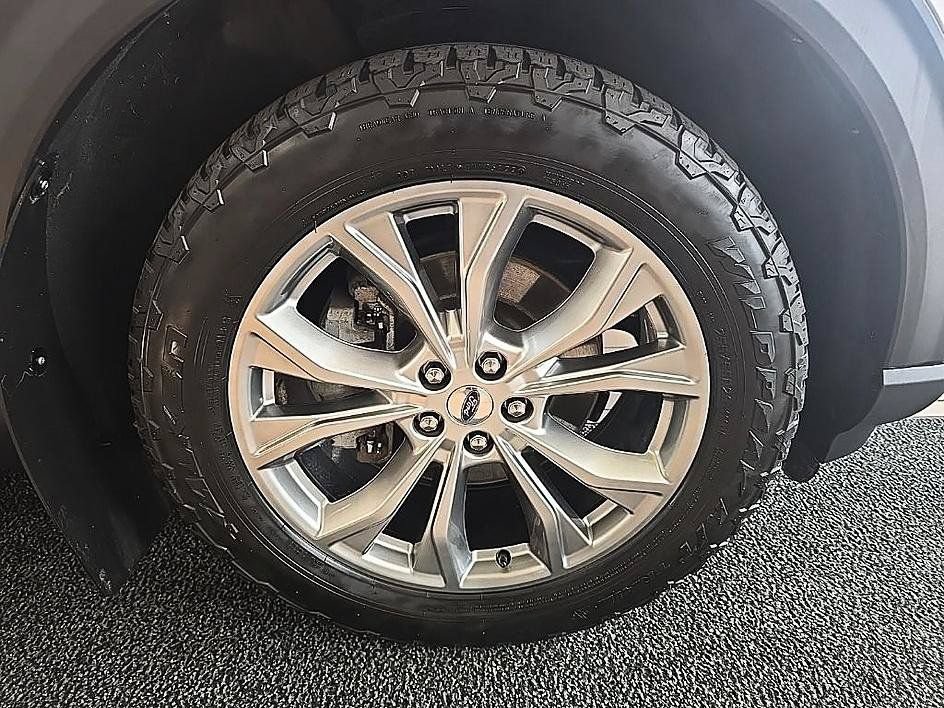 Used 2020 Ford Explorer XLT w/ Equipment Group 202A AWD/4WD image 40