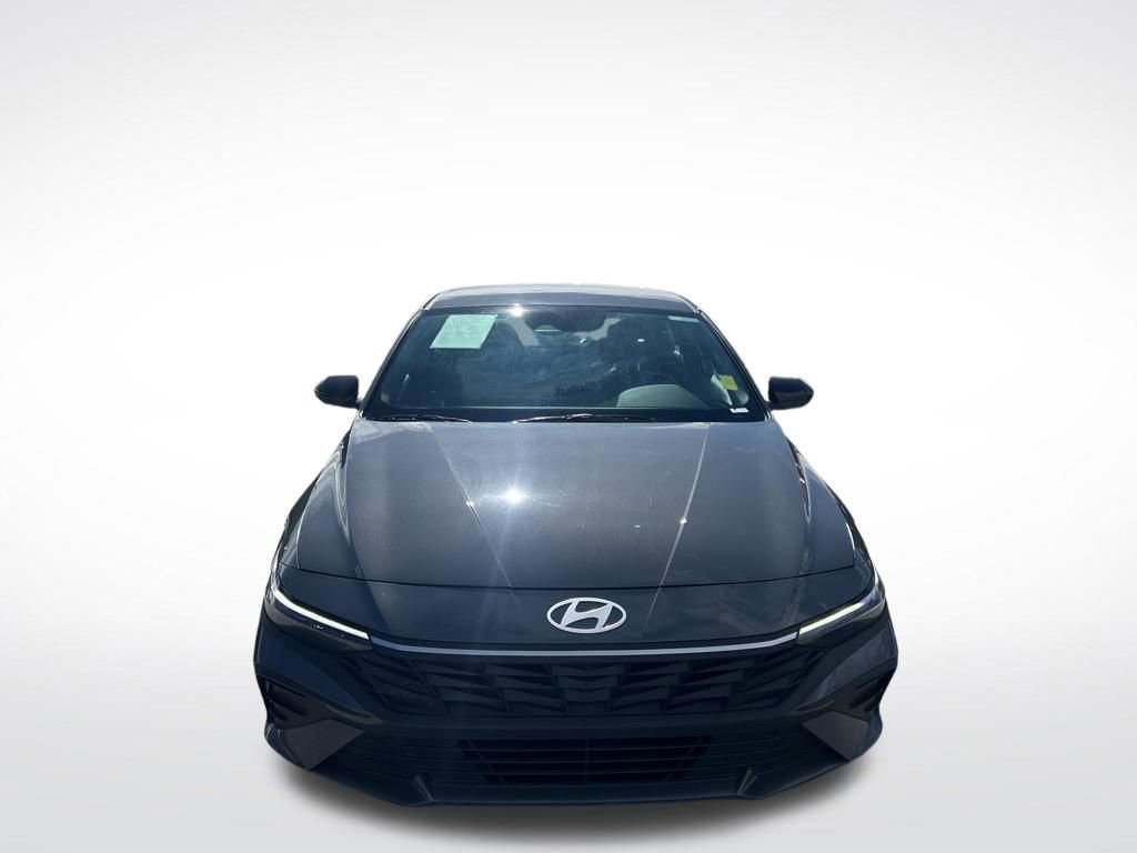 Used 2025 Hyundai Elantra Sport video 2