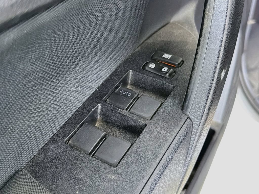 Used 2017 Toyota Corolla LE w/ Carpet Mat Package (TMS) FWD image 21
