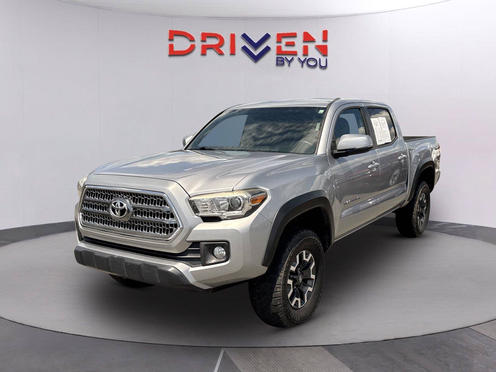 Used 2017 Toyota Tacoma TRD Off-Road w/ Tow Package (A/T) AWD/4WD image 9