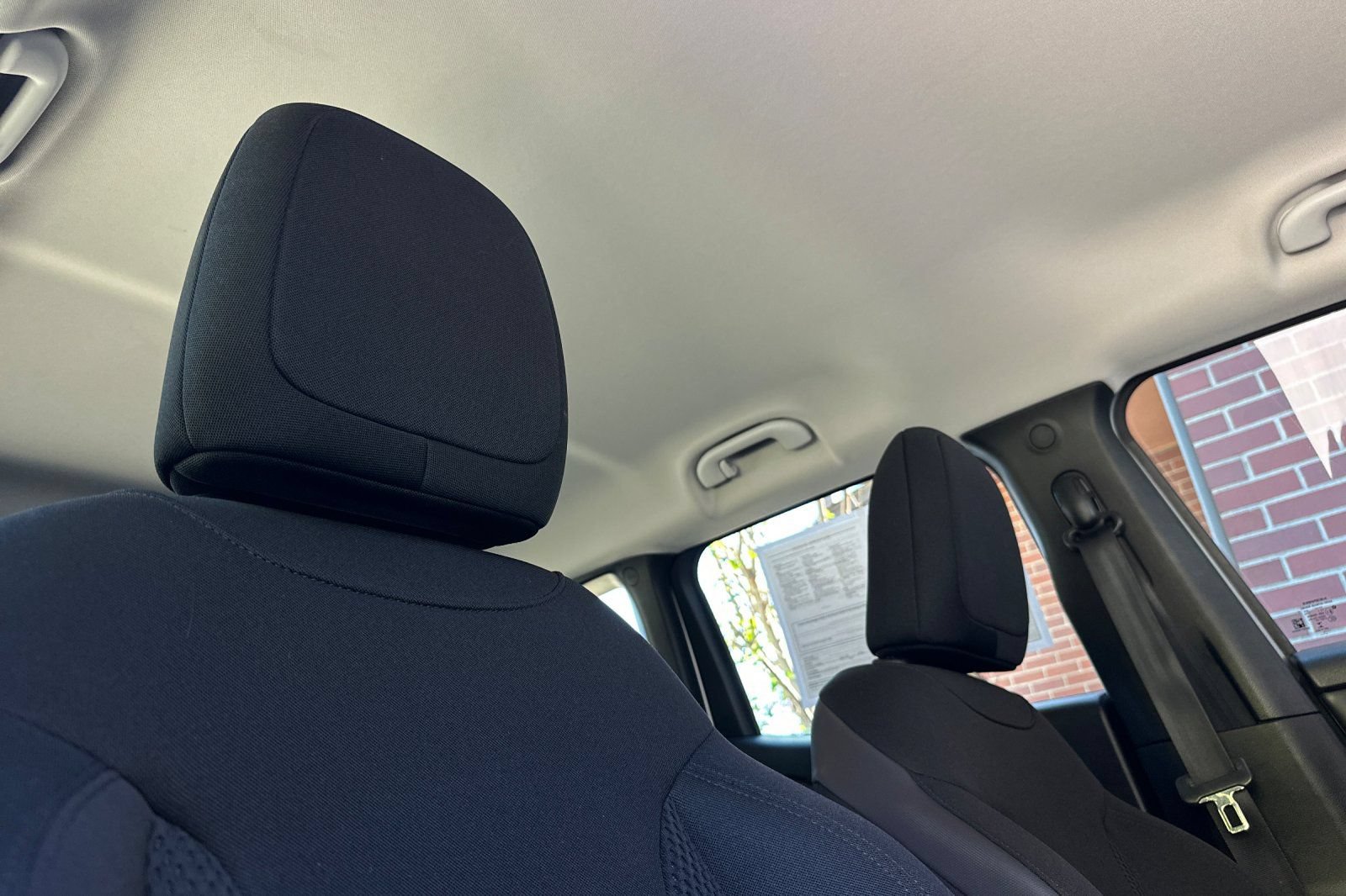 Used 2018 Jeep Renegade Altitude w/ UConnect 8.4 Nav Group AWD/4WD image 17