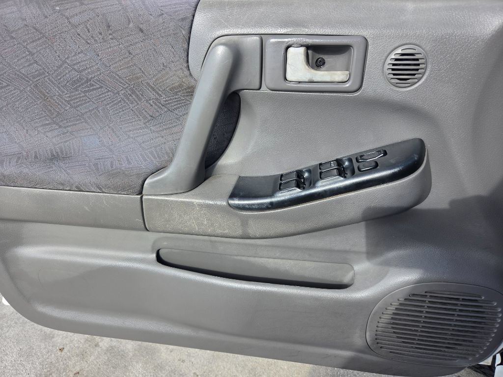 Used 2003 Isuzu Rodeo S RWD image 18