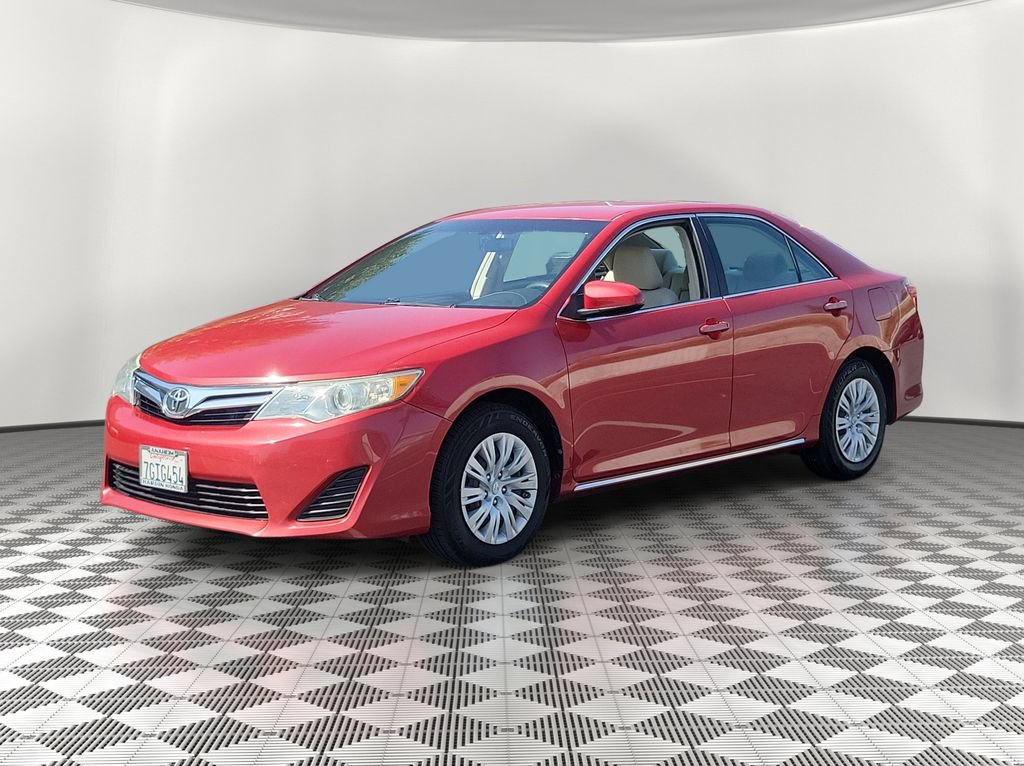Used 2014 Toyota Camry LE FWD image 3