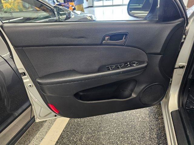 Used 2012 Hyundai Elantra w/ Preferred Pkg FWD image 25