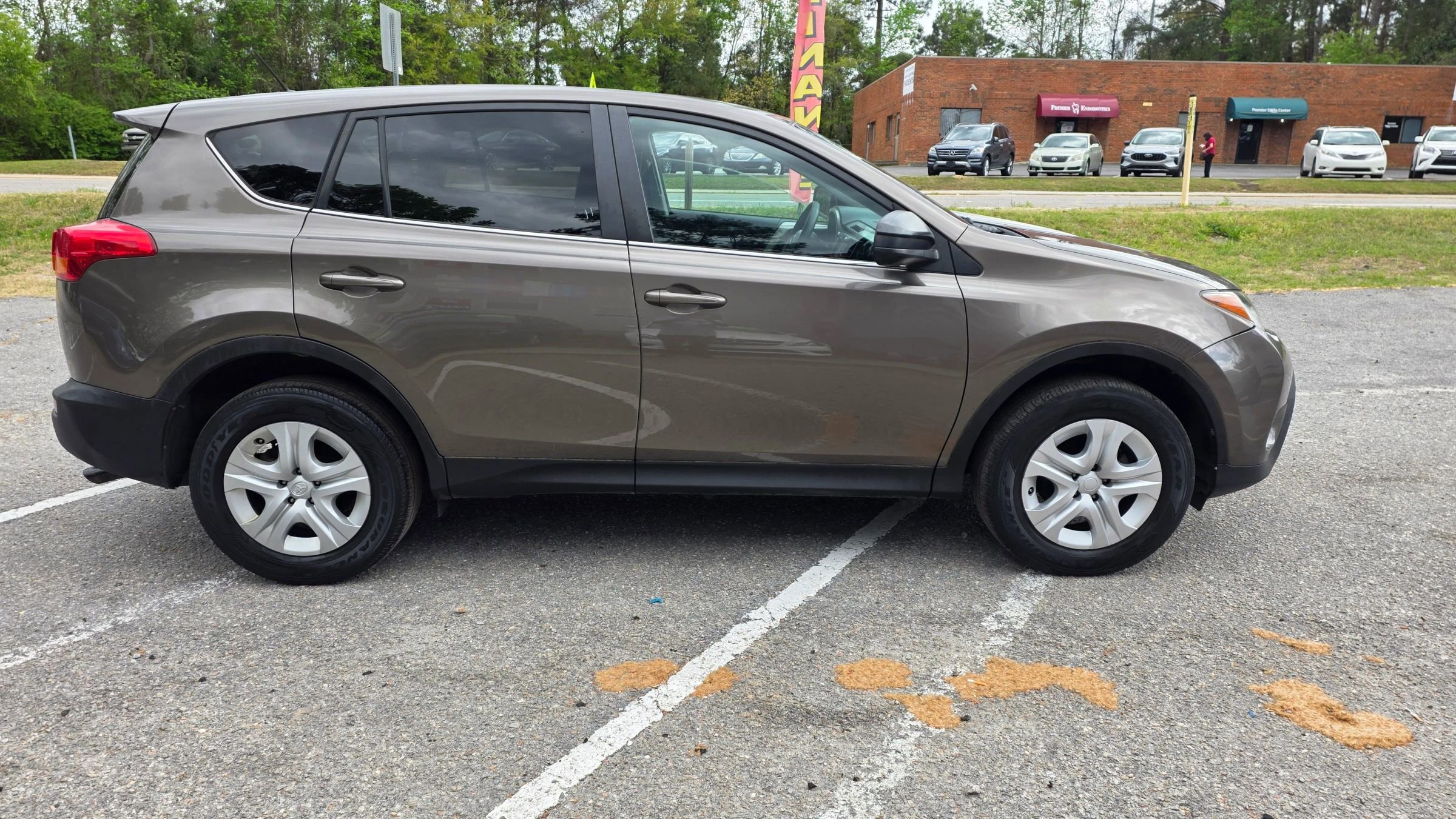 Used 2015 Toyota RAV4 LE AWD/4WD image 6