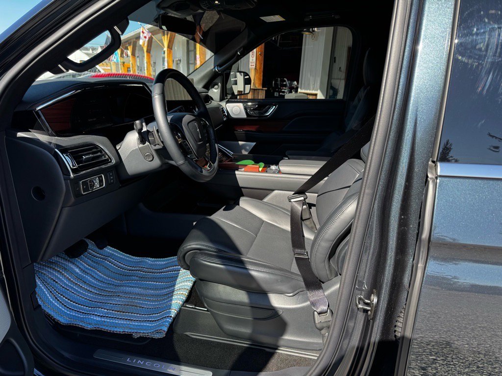 Used 2024 Lincoln Navigator L Reserve AWD/4WD image 9