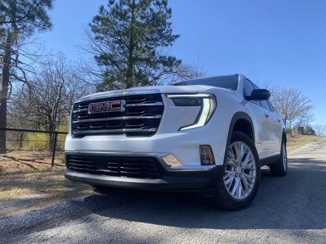 Used 2025 GMC Acadia Elevation w/ Elevation Premium Package image 3