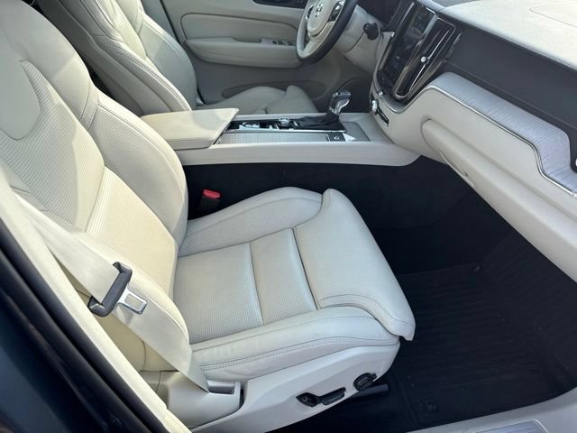 Used 2021 Volvo XC60 T5 Inscription AWD/4WD image 3