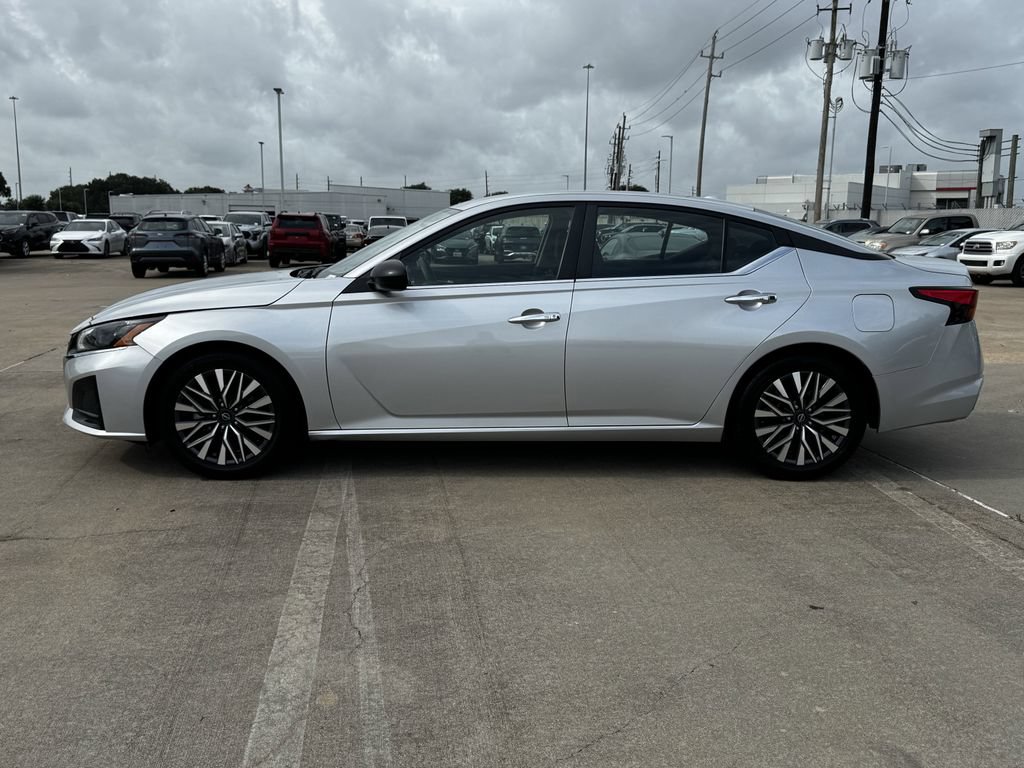 Used 2024 Nissan Altima 2.5 SV FWD image 6