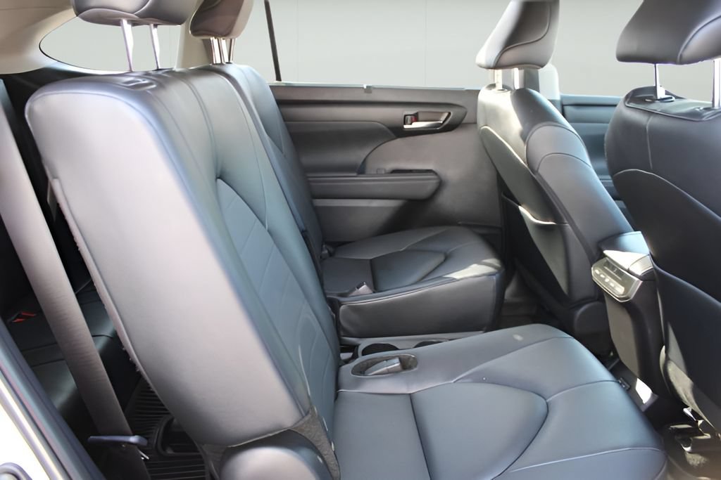 Certified 2025 Toyota Highlander XLE AWD/4WD image 24