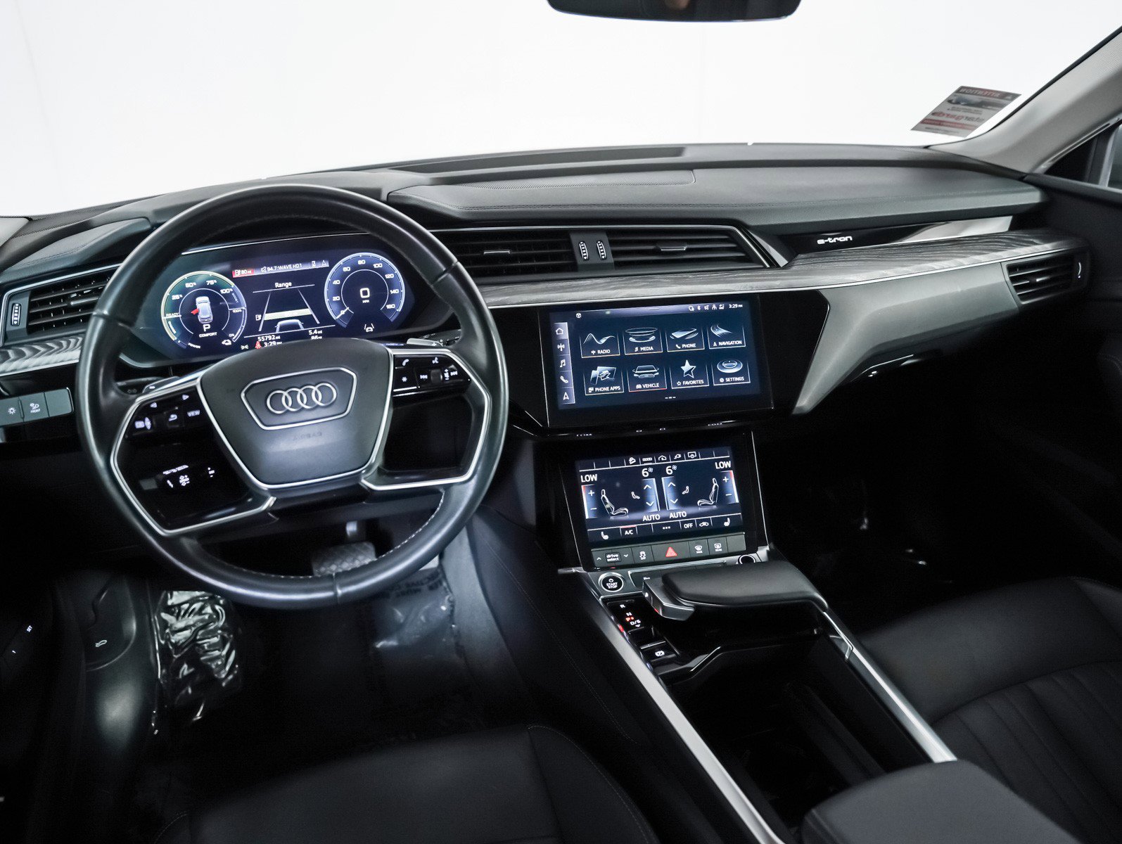 Used 2022 Audi e-tron Premium w/ Convenience Plus Package image 17